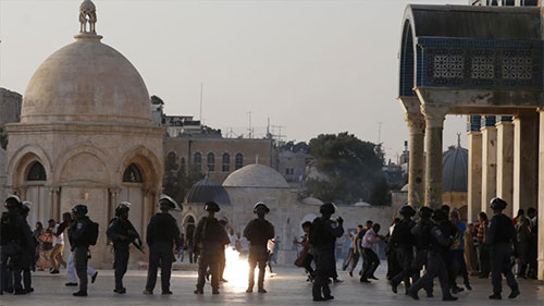 soldados israelíes invaden la Explanada de Al Aqsa